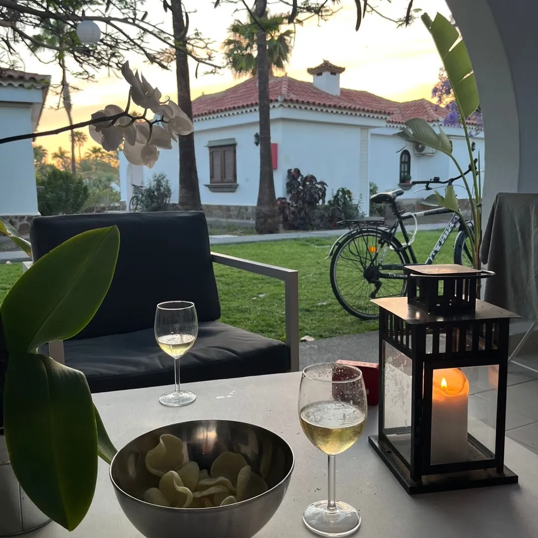 Apéro hour, garden side