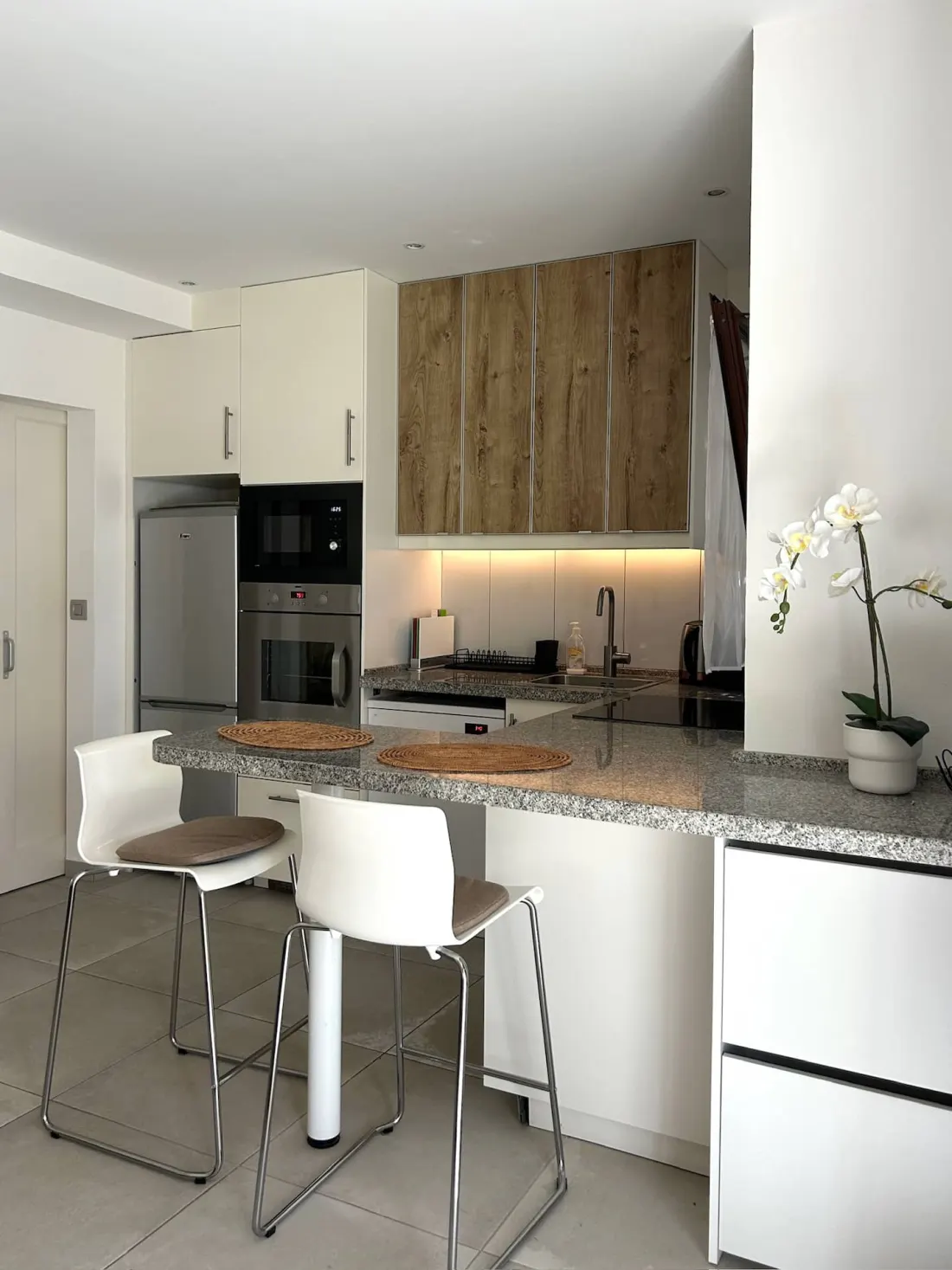 Breakfast bar